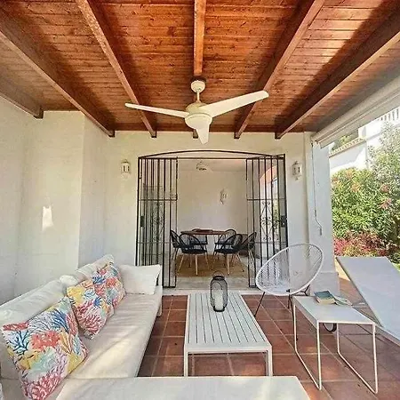 Townhouse For 7 People With Private Garden 10 Min From Puerto Banus Estepona
