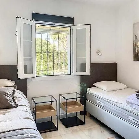 Townhouse For 7 People With Private Garden 10 Min From Puerto Banus Apartment Estepona