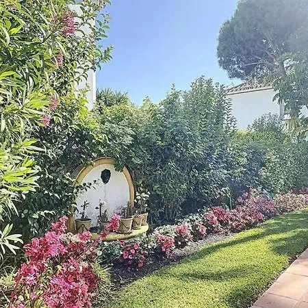 Apartment Townhouse For 7 People With Private Garden 10 Min From Puerto Banus Estepona