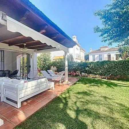 Townhouse For 7 People With Private Garden 10 Min From Puerto Banus *